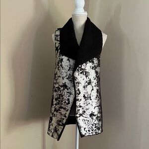 Mesh & Lace Black & Silver Sherpa - Lined Open Front Vest Size: M